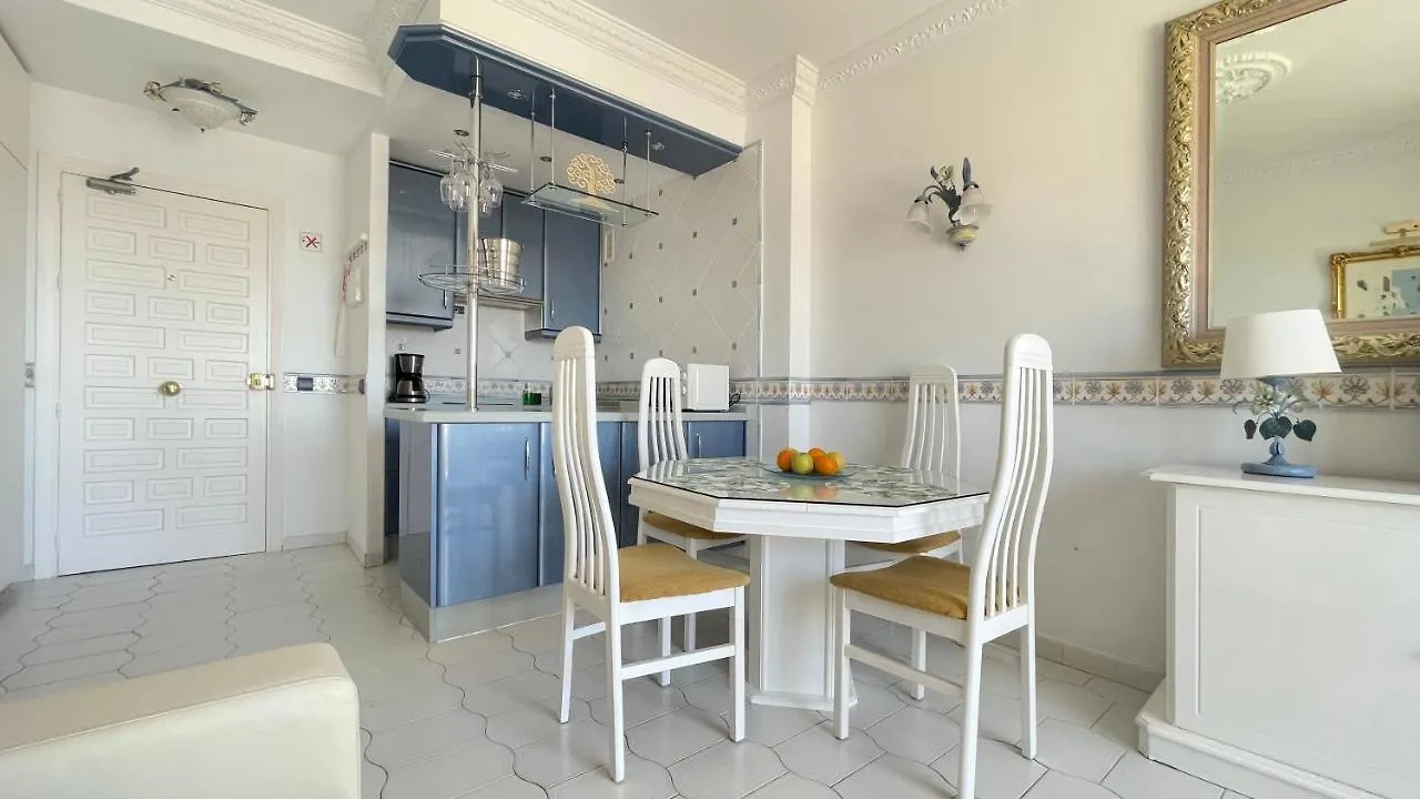 Beautiful Apartment With Sea Views, Benal Beach Benalmádena 0*,